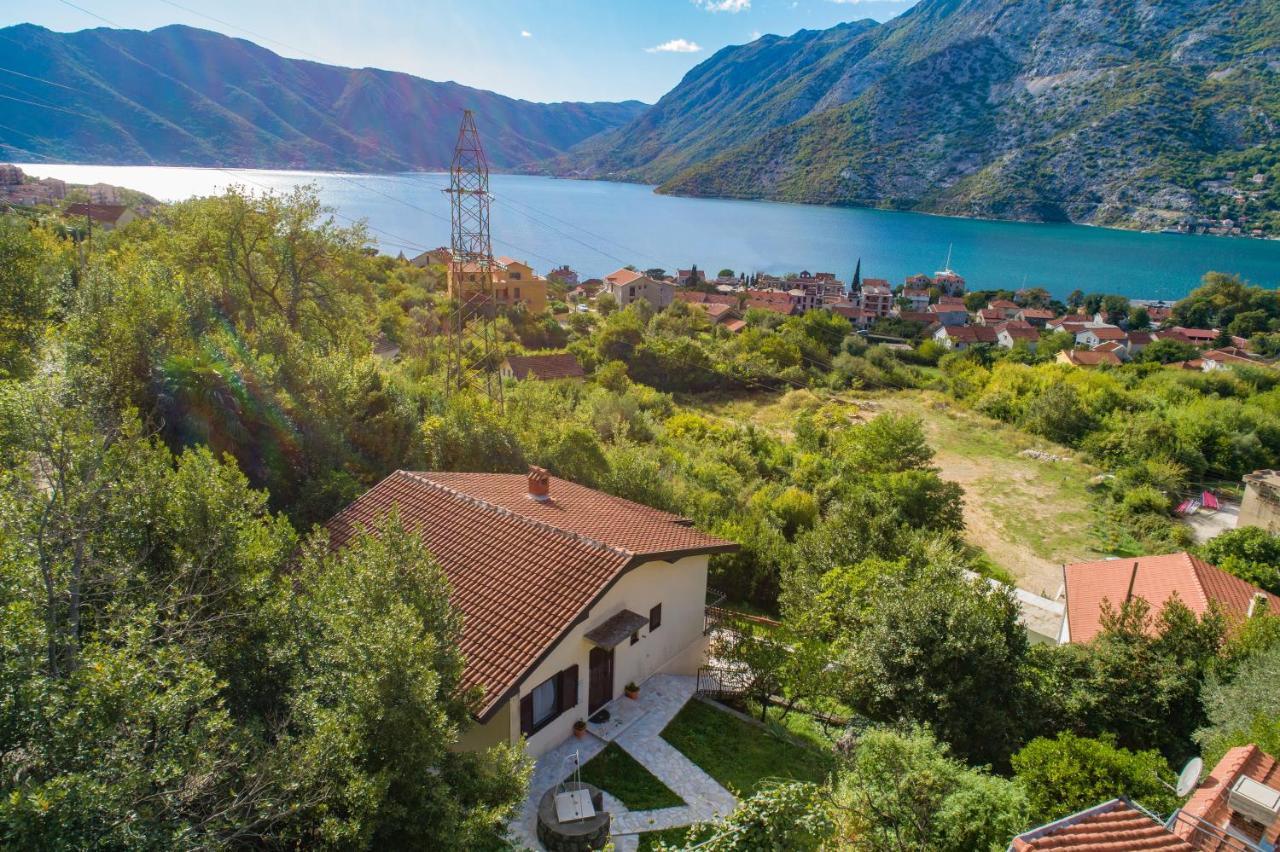 Aneta Apartments Risan Buitenkant foto